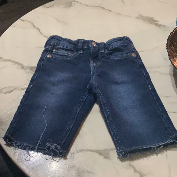 True Religion Jean Shorts // Toddler SZ 4 - Picture 3 of 10